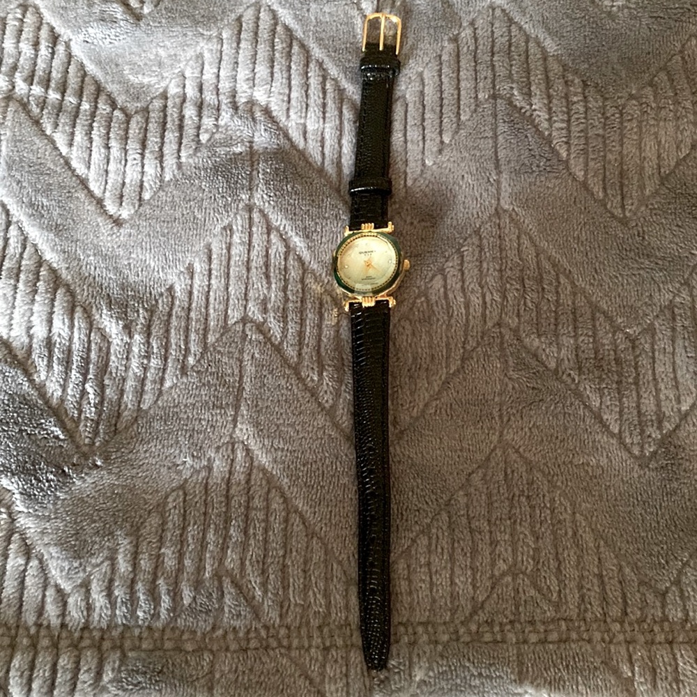 Vintage Quemex VIP quartz watch green / blue glass frame round diamond shape